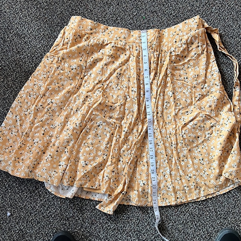 Torrid Retro Chic Swing Skirt - Floral Yellow - Picture 11 of 12